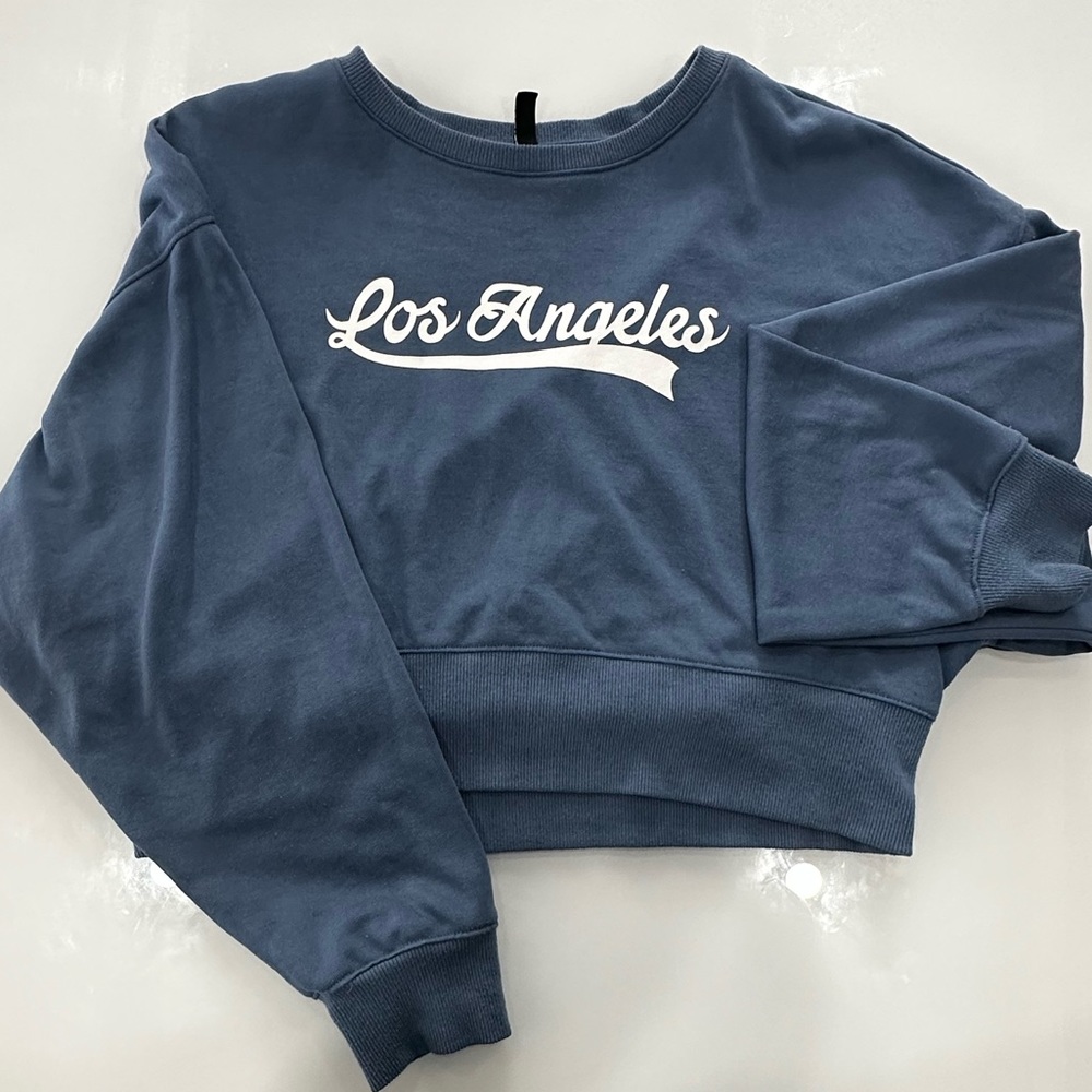 Blue crop sweater. Size:M Color: blue